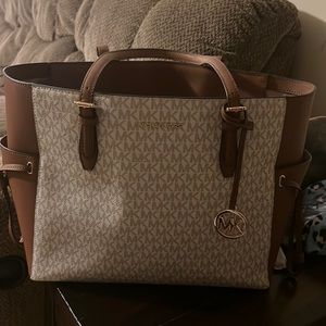 Beautiful authentic Michael Kors tote purse